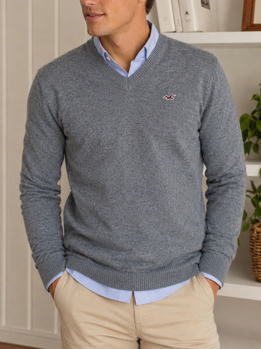 Hollister Men’s Gray V-Neck Sweater Size M Preppy Coastal Granddad Academia